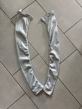 ALO Yoga Heather Gray Ribbed leg warmers.